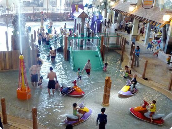 Tot Wading Pool and Waterslides at Great Wolf Lodge, Grand Mound WA