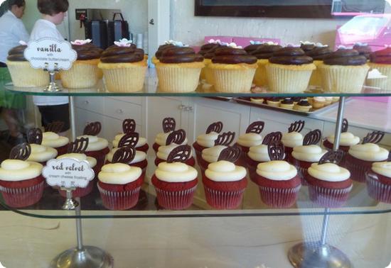 Cupcake display at Hello Cupcake - mmmmm