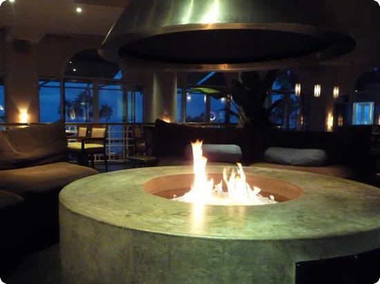 Fireplace at Ocean and Vine at the Lowes Santa Monica Hotel