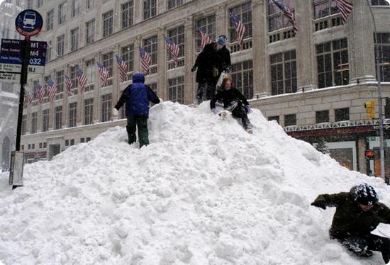 Enjoying the Snow in Manhattan (Blizzard 2003)