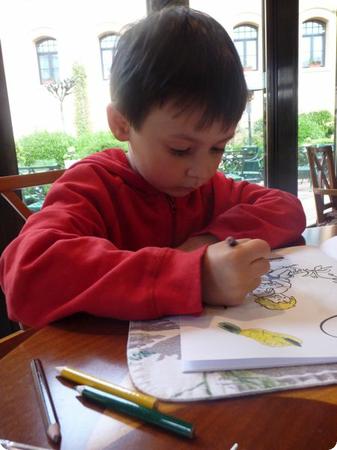 E relaxing and coloring at the Seasons Restaurant in the Sultanahmet