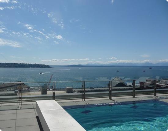 Seattle Four Seasons Outdoor Pool