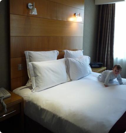 King Bed at the Parkcity Hotel in London (baby not included)