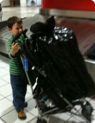 E helps with the baggage at San Juan airport