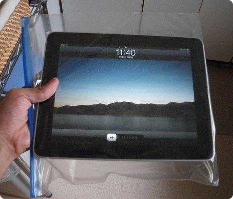 Using a Ziplock Bag as a waterproof case for an iPad