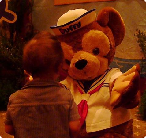 Eilan meets Duffy (Mickey's Stuffy)