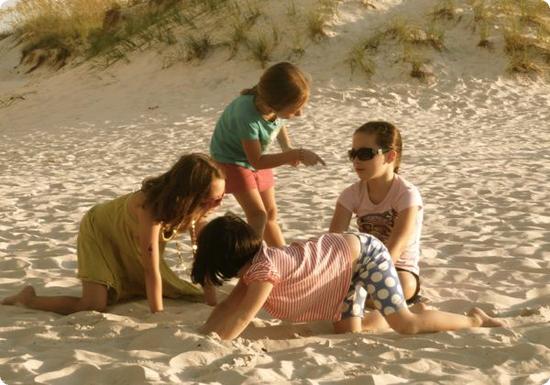 The kids play in the sand while we finish up dinner at the Tate Grill