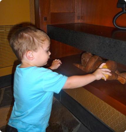 Menehune (mischievous Hawaiian little people) are hidden in odd locations around the Aulani Resort