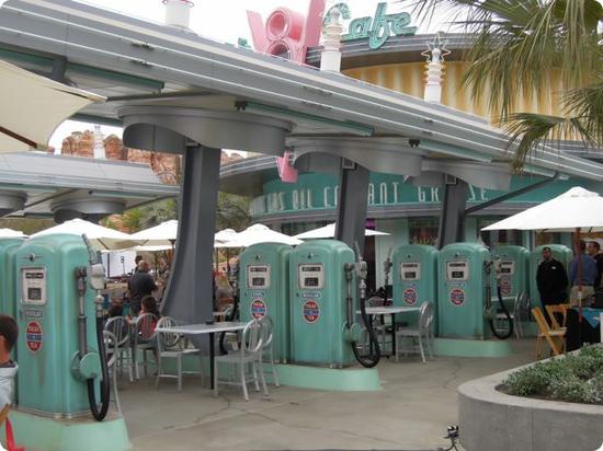 Flo's V8 Cafe