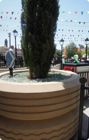 Love these details! Tire shaped planters and tire finals on the railing at Luigi's Flying Tires in Cars Land